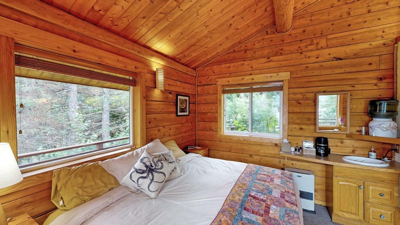 Stillpoint Lodge - All-Inclusive Halibut Cove Exterior foto